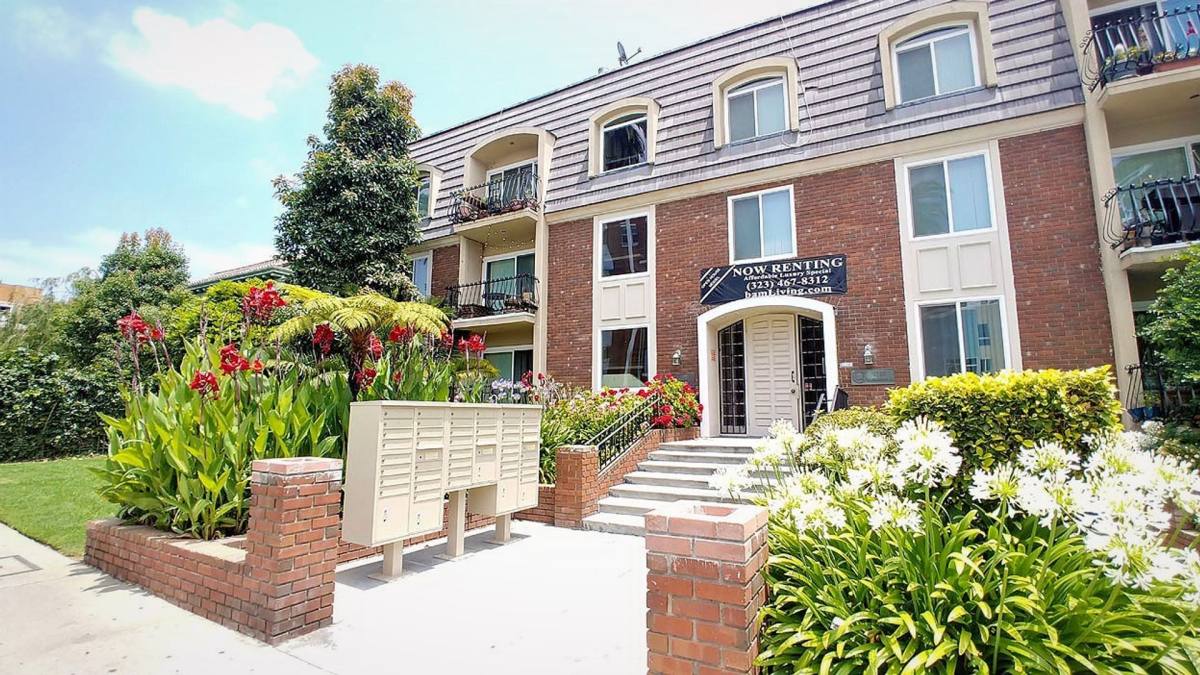Apartment for rent at 1730 N Gramercy Place, Los Angeles, CA 90028