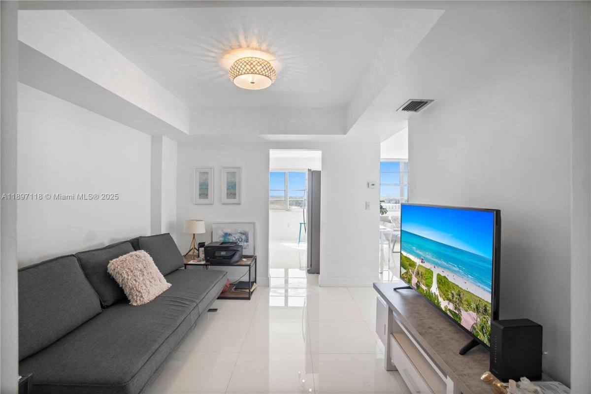 Apartment for rent at 2851 NE 183rd St #28511816E, North Miami Beach, FL 33160
