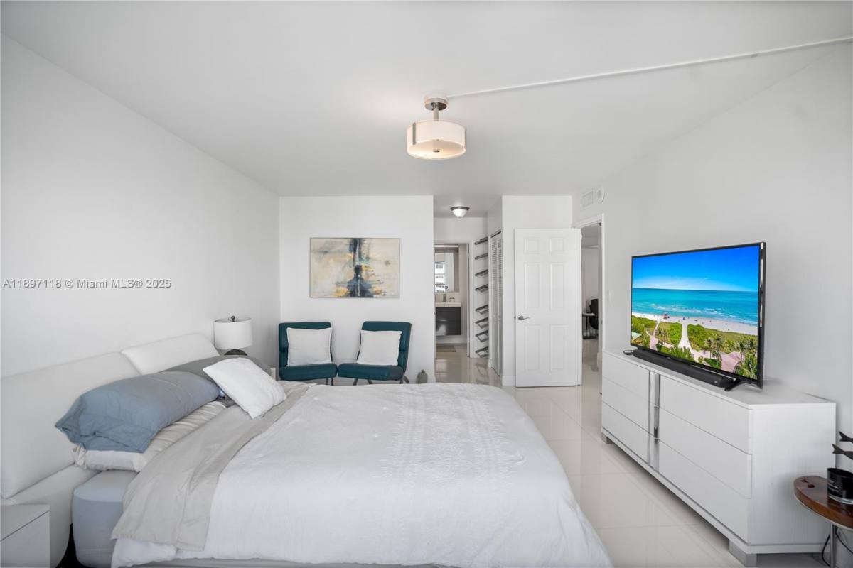 Apartment for rent at 2851 NE 183rd St #28511816E, North Miami Beach, FL 33160