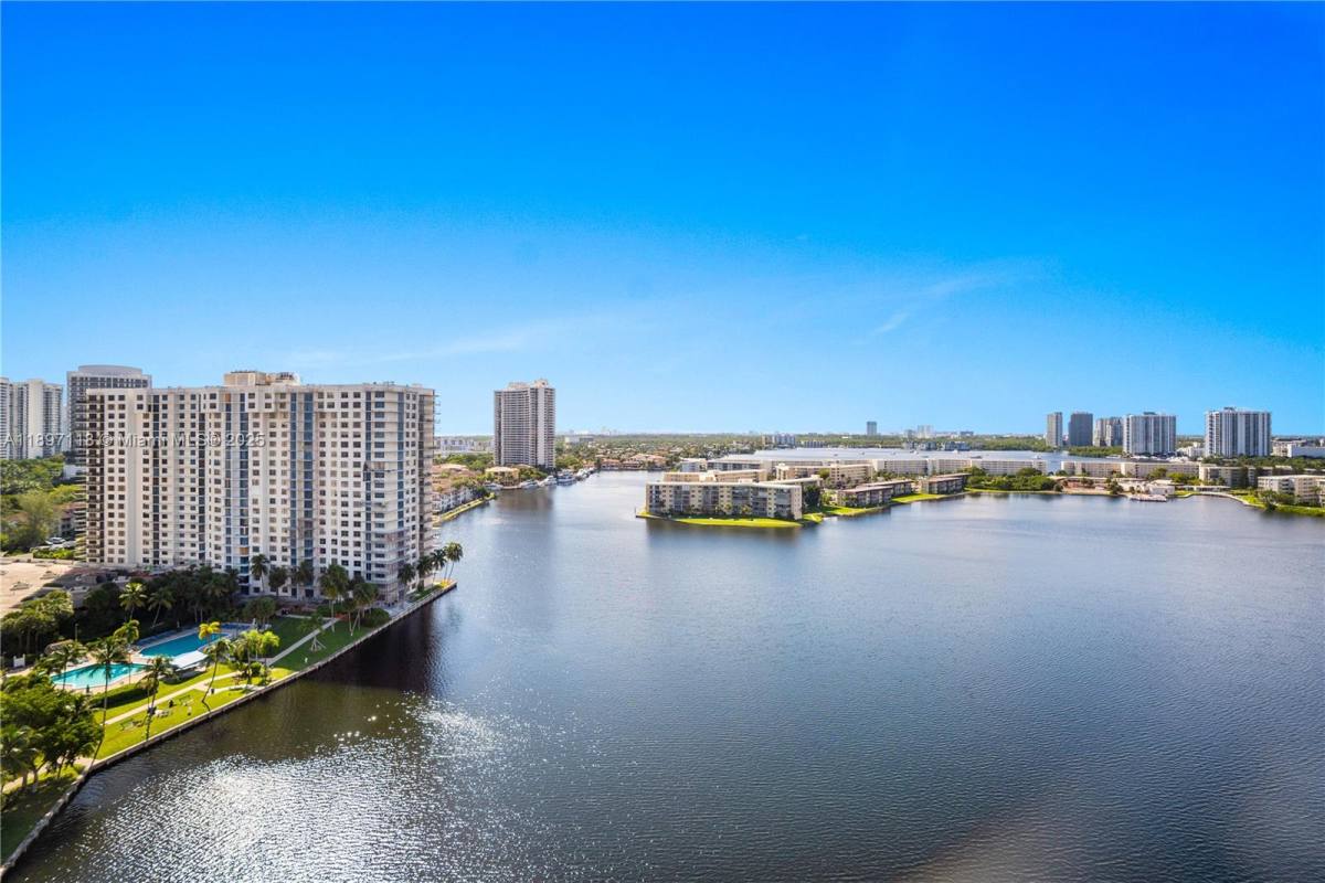 Apartment for rent at 2851 NE 183rd St #28511816E, North Miami Beach, FL 33160