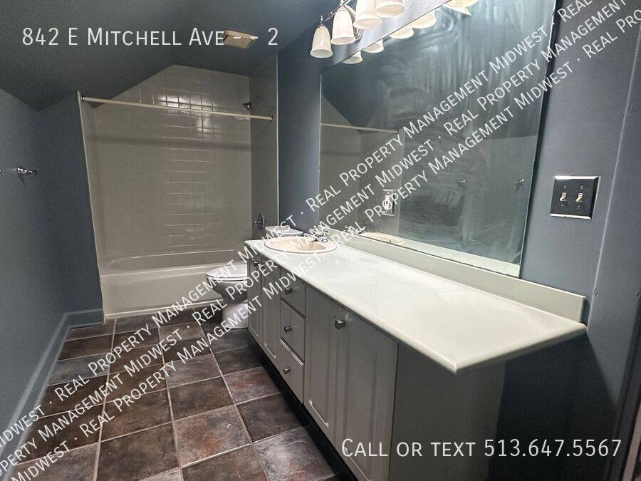 Apartment for rent at 842 E Mitchell Ave #2, Cincinnati, OH 45229