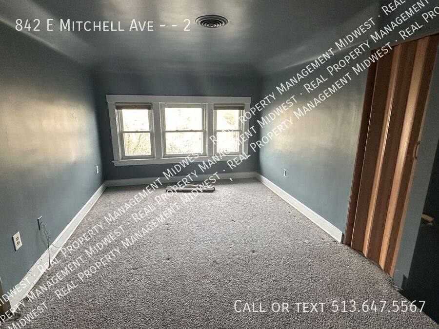 Apartment for rent at 842 E Mitchell Ave #2, Cincinnati, OH 45229