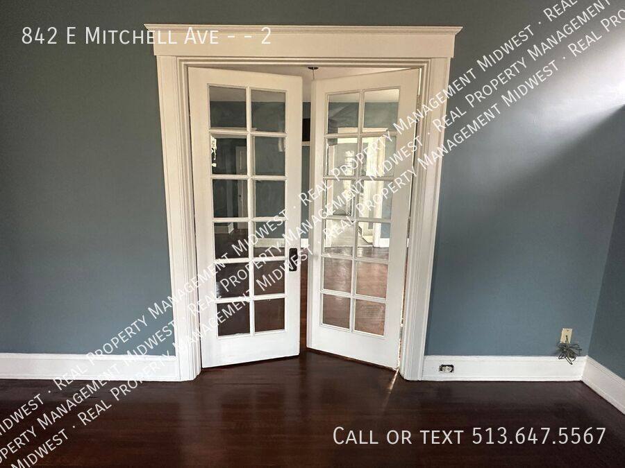 Apartment for rent at 842 E Mitchell Ave #2, Cincinnati, OH 45229