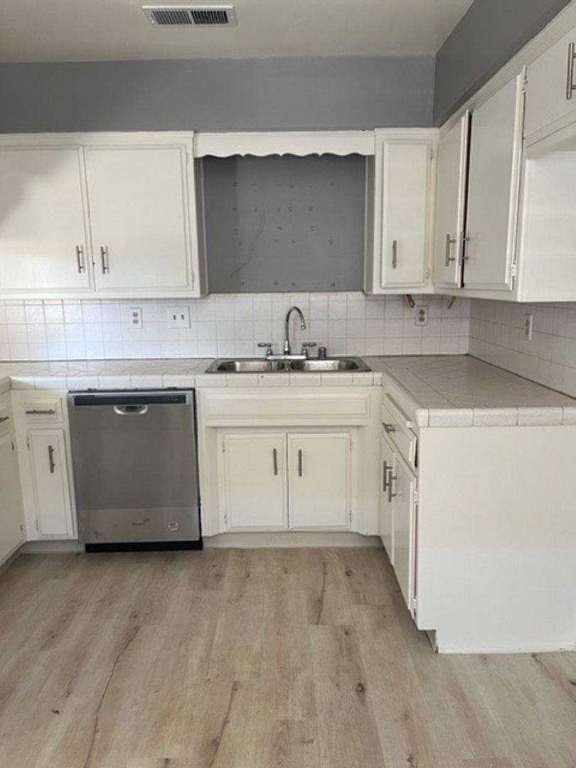 Apartment for rent at 6400 Stockdale Hwy, Units 1-4, Bakersfield, CA 93309