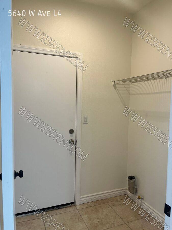 House for rent at 5640 W Ave #L4, Lancaster, CA 93536