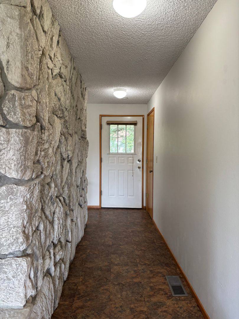 House for rent at 29100 Benjamin Rd, Newberg, OR 97132