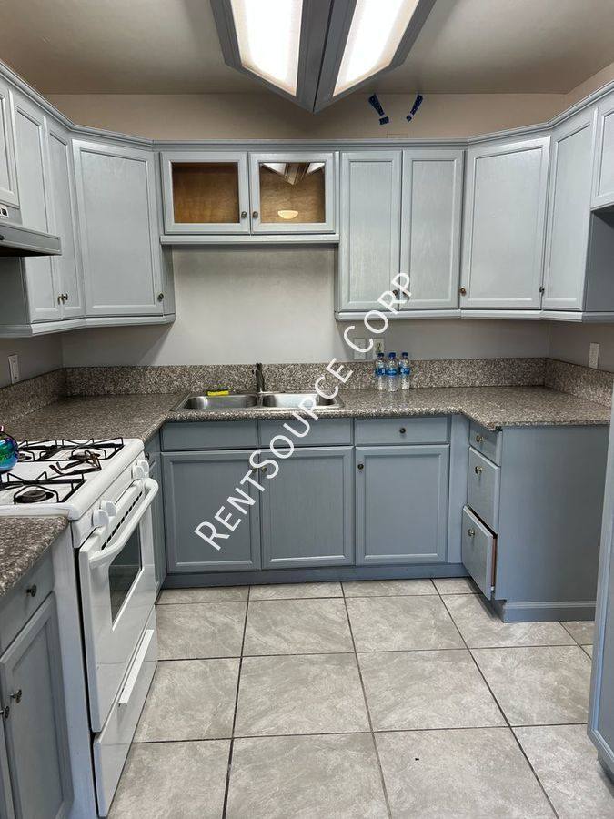House for rent at 38728 17th St E, Palmdale, CA 93550
