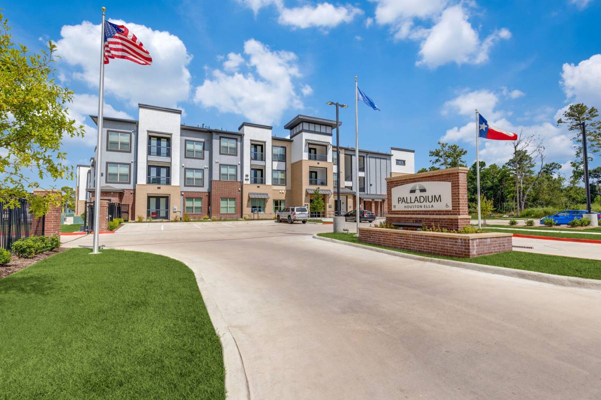 Apartment for rent at Palladium Houston Ella, 13420 Ella Blvd, Houston, TX 77067
