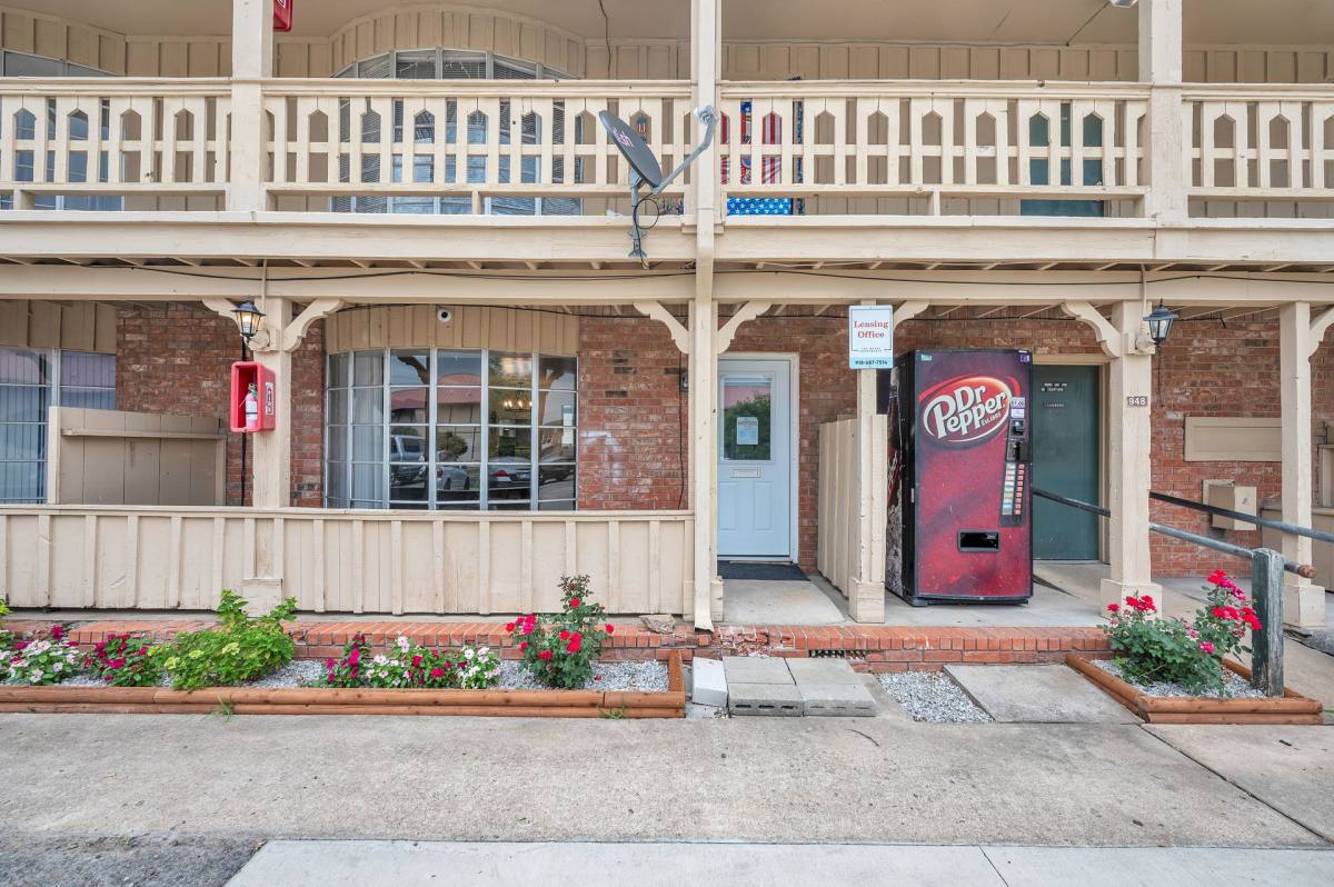 Apartment for rent at 950 S 32nd St, Muskogee, OK 74401