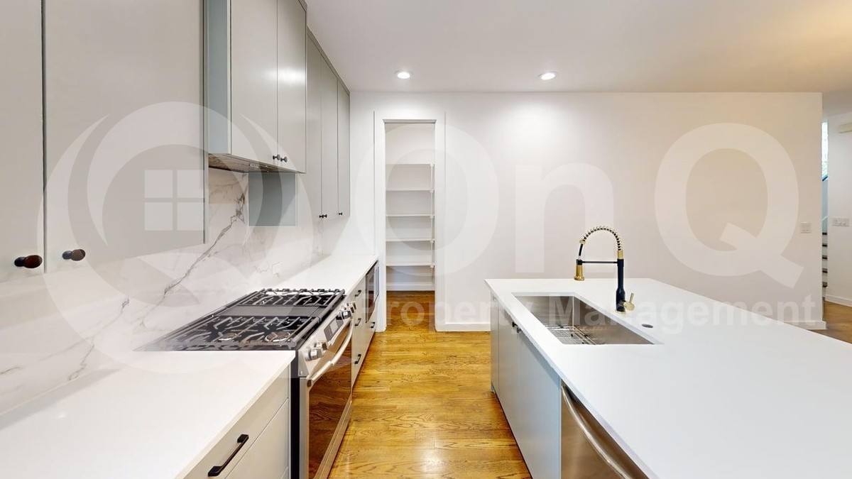 Townhouse for rent at 1552 Cosette Dr, Dallas, TX 75215