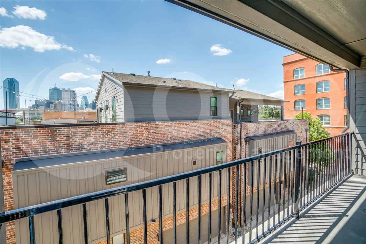 Townhouse for rent at 1552 Cosette Dr, Dallas, TX 75215