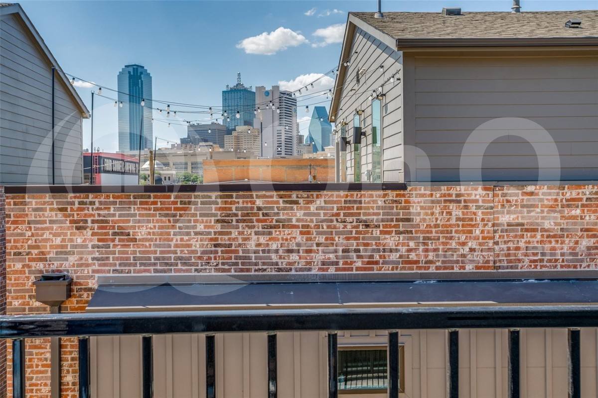 Townhouse for rent at 1552 Cosette Dr, Dallas, TX 75215