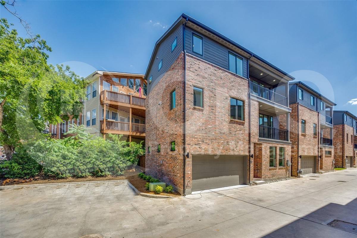 Townhouse for rent at 1552 Cosette Dr, Dallas, TX 75215