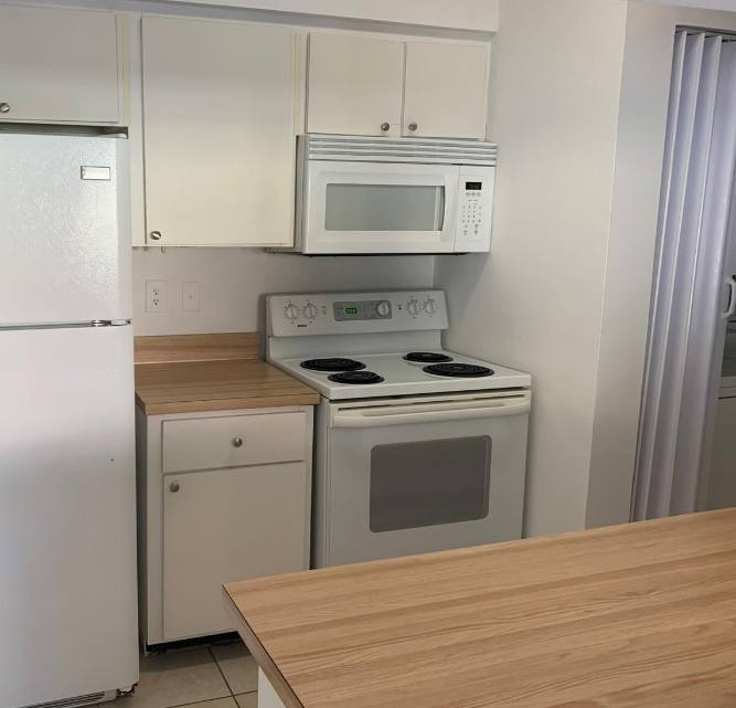 Apartment for rent at 18322 NW 68th Ave, Hialeah, FL 33015