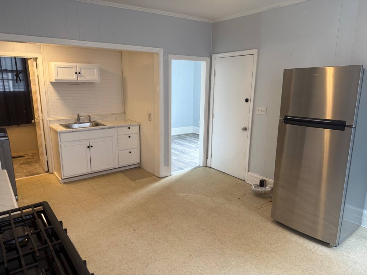 Apartment for rent at 201 Auburn St #1, Manchester, NH 03103