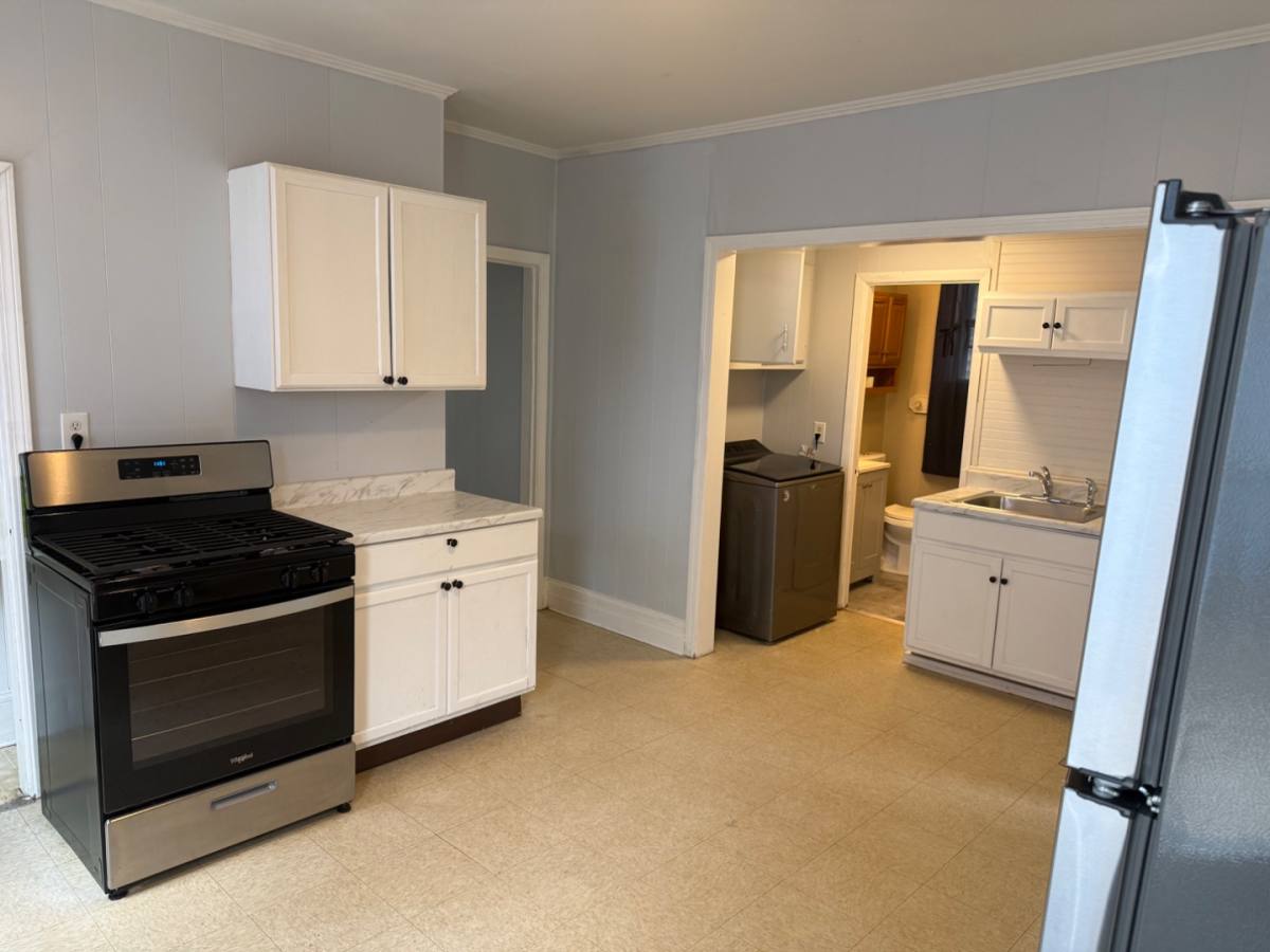 Apartment for rent at 201 Auburn St #1, Manchester, NH 03103