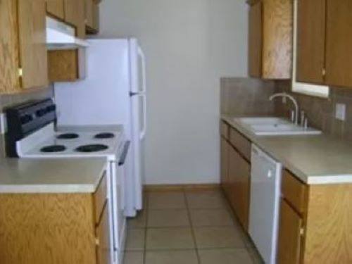 Townhouse for rent at 1905-B SW E Ave, Lawton, OK 73501