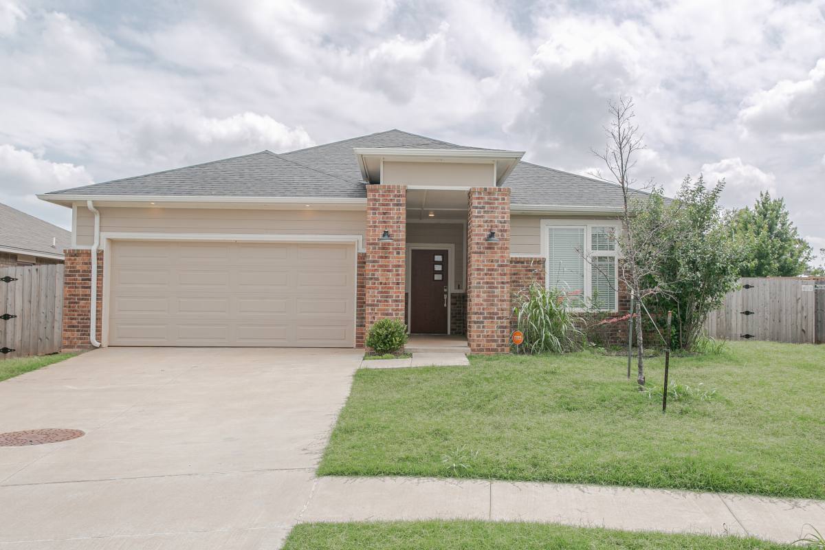 House for rent at 512 NW 179th Circle, Edmond, OK 73012