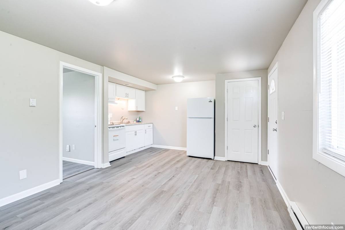 Apartment for rent at 1031 Hunt Ave, Neenah, WI 54956