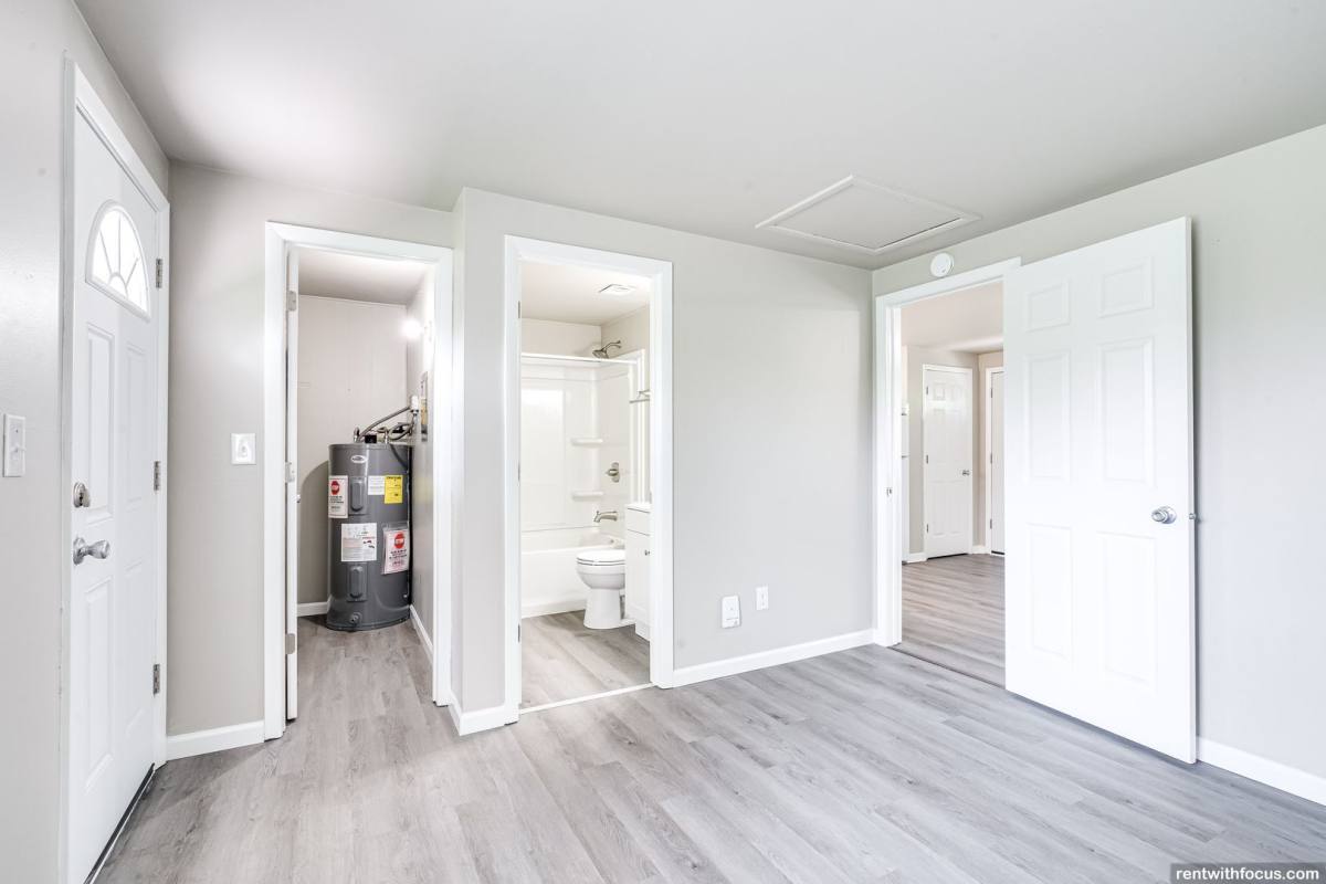 Apartment for rent at 1031 Hunt Ave, Neenah, WI 54956