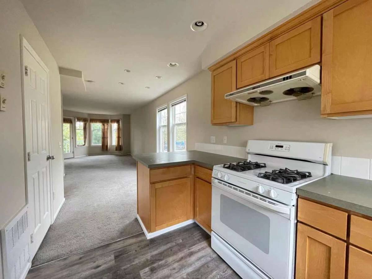 Townhouse for rent at 12531 27th Ave NE, Seattle, WA 98125