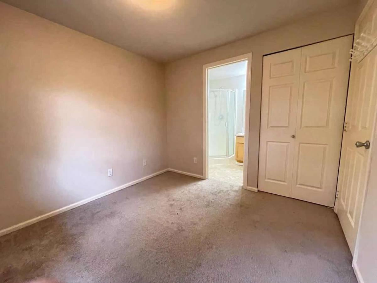 Townhouse for rent at 12531 27th Ave NE, Seattle, WA 98125
