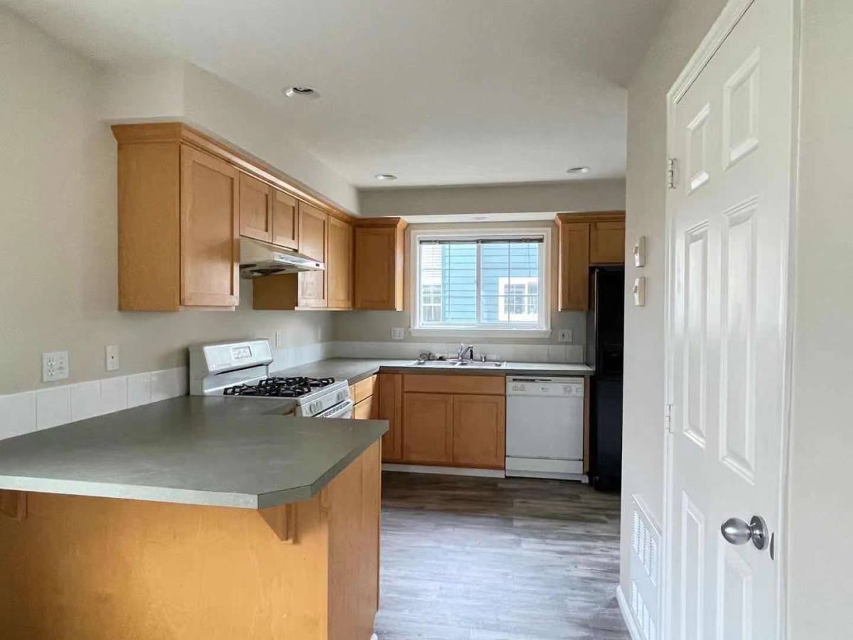 Townhouse for rent at 12531 27th Ave NE, Seattle, WA 98125