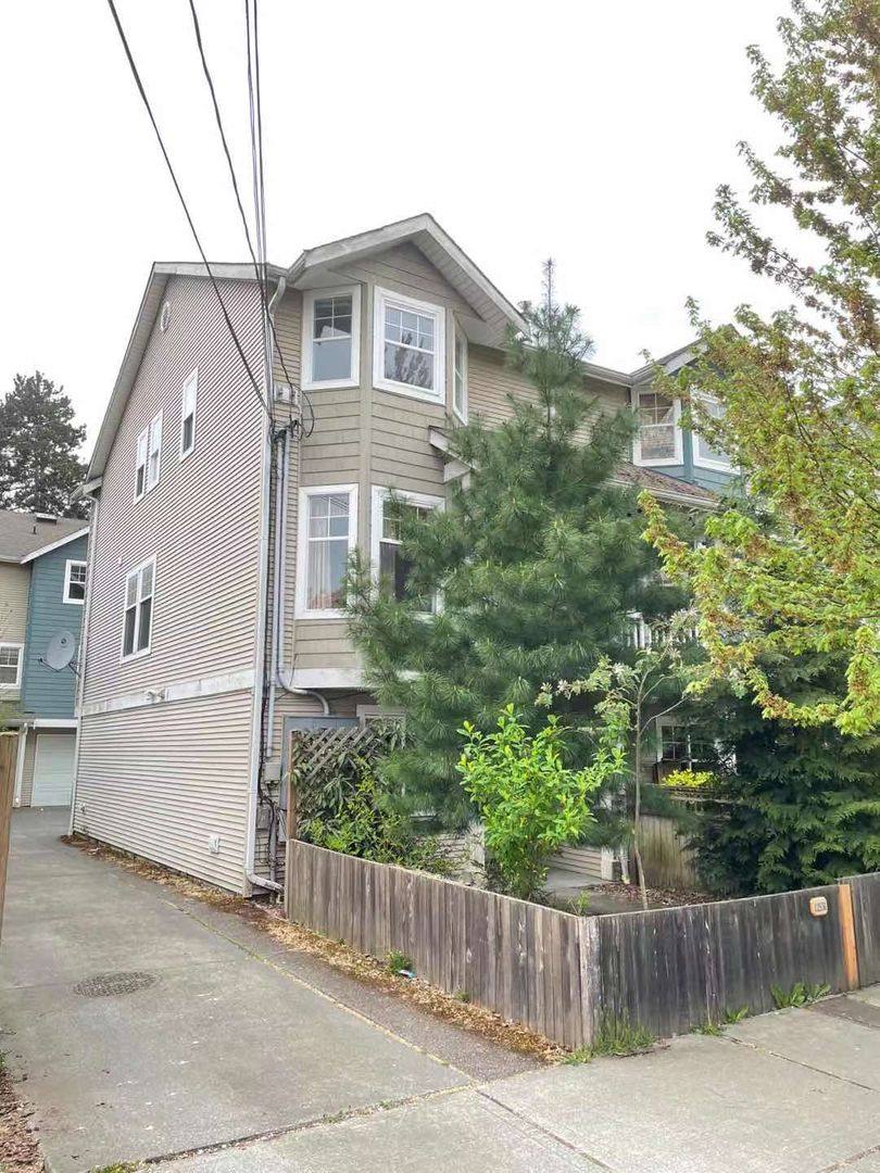 Townhouse for rent at 12531 27th Ave NE, Seattle, WA 98125