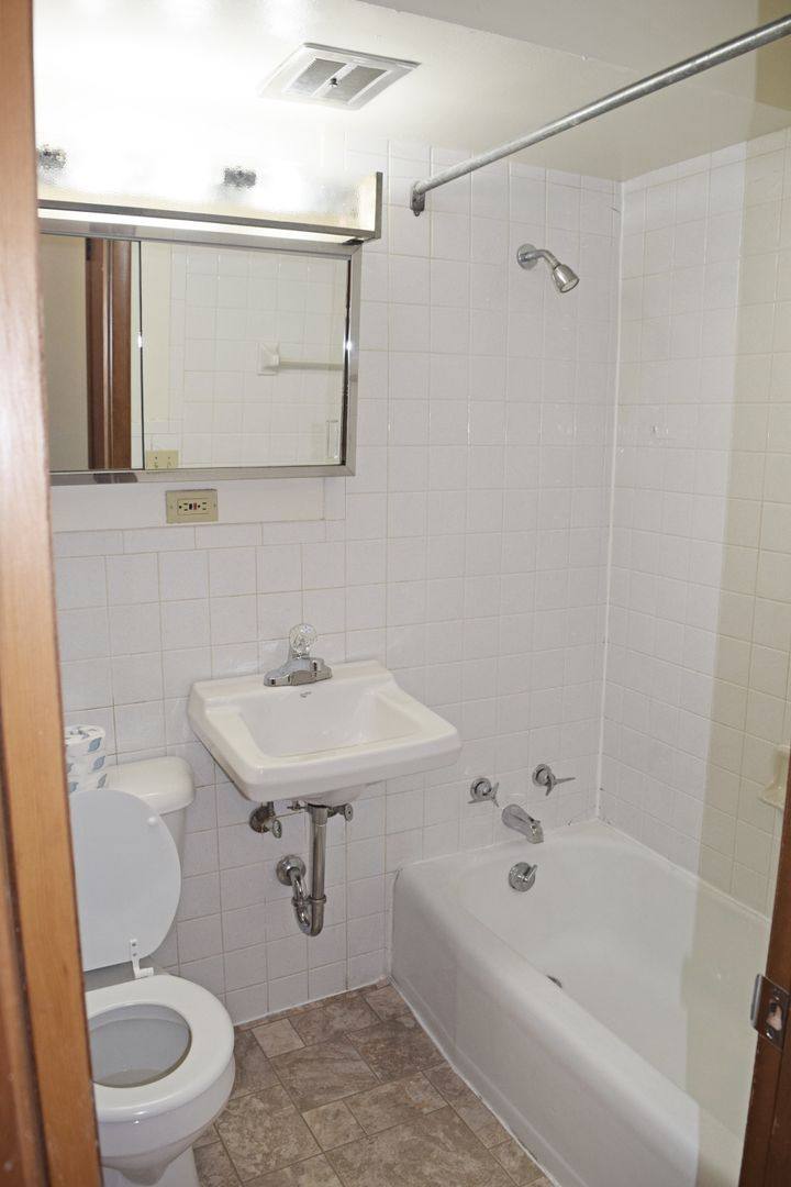 Apartment for rent at 507- 509 W Green St, Champaign, IL 61820