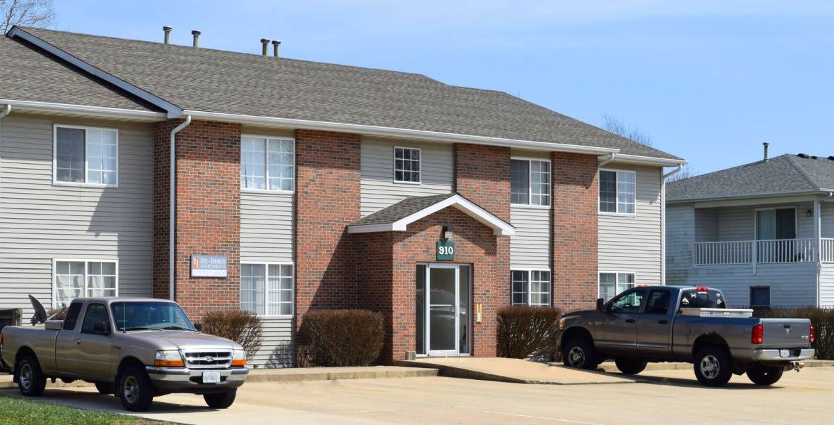 Apartment for rent at 806, 910 Hartwell Dr, Savoy, IL 61874