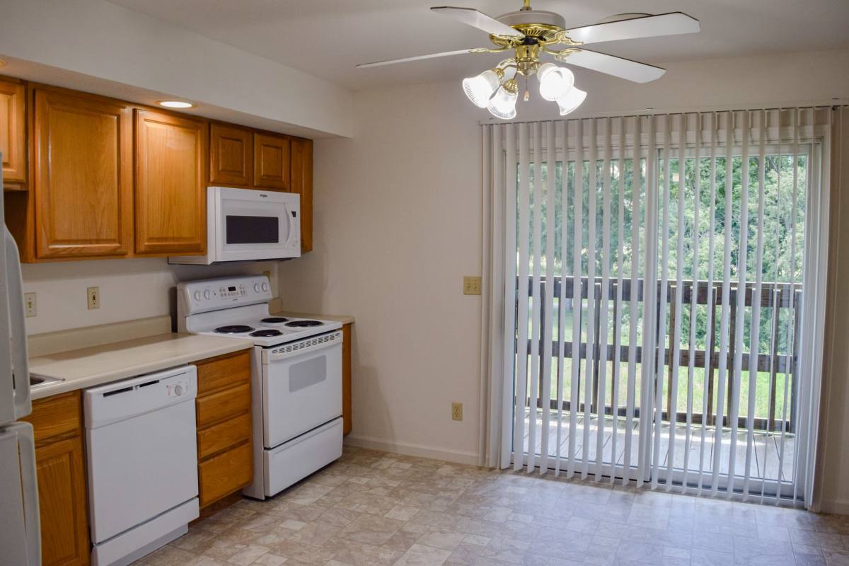 Apartment for rent at 806, 910 Hartwell Dr, Savoy, IL 61874