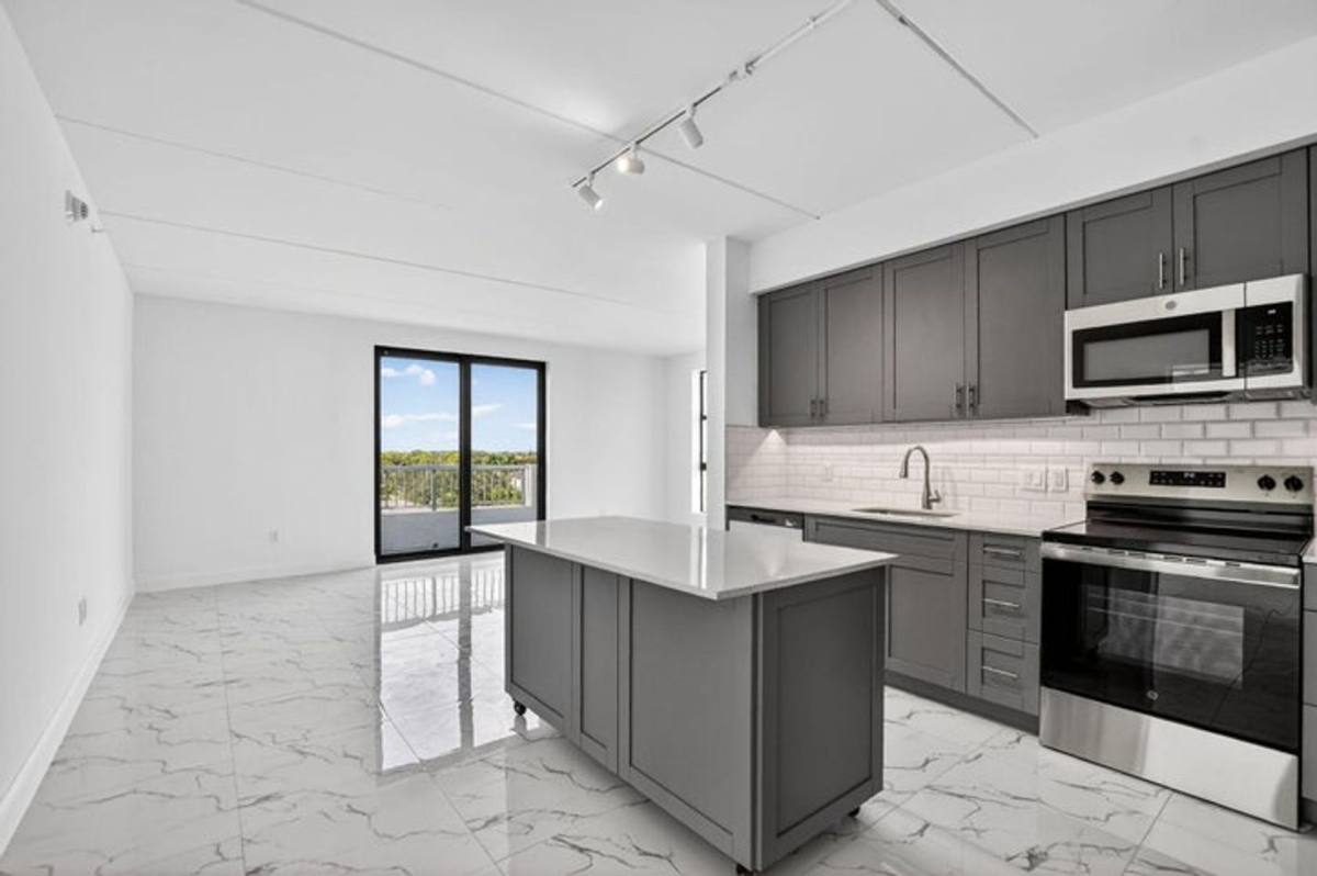 House for rent at 250 W Hidden Valley Blvd, Boca Raton, FL 33487