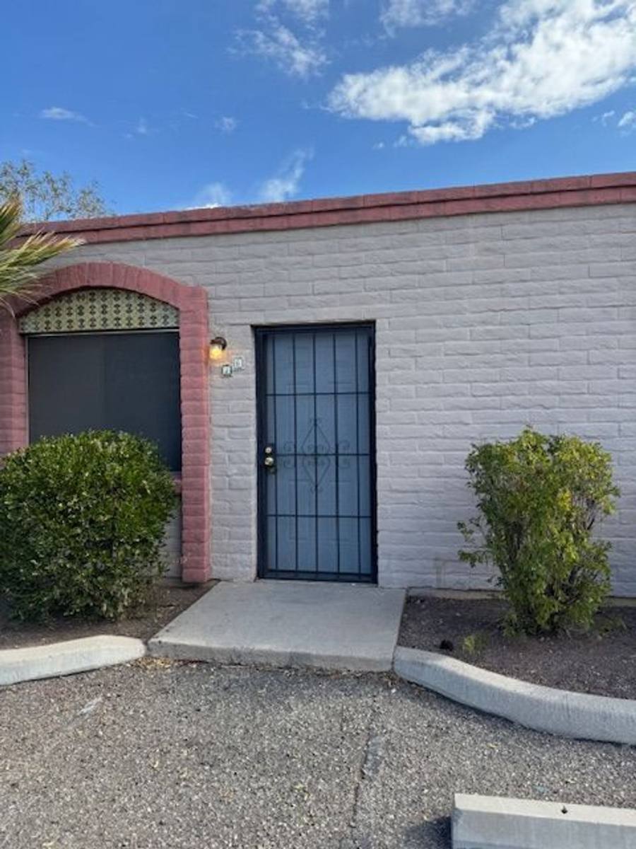 Townhouse for rent at 446 E Pastime Rd, Tucson, AZ 85705