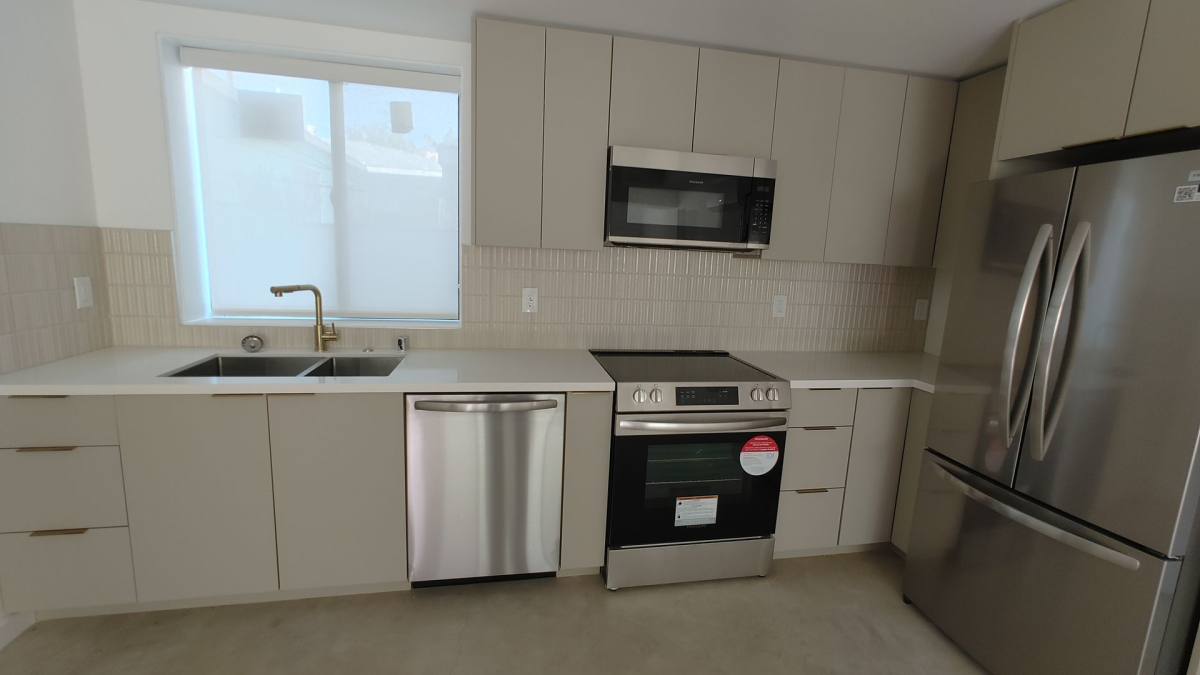 Apartment for rent at 2821 Colorado Ave, Santa Monica, CA 90404