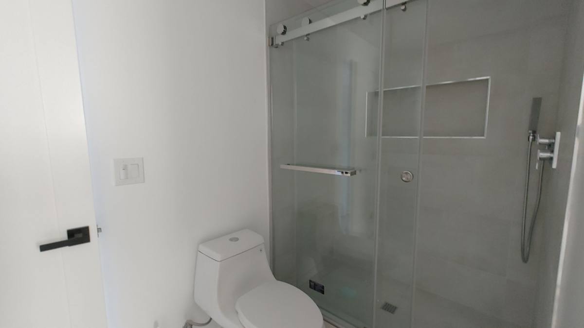 Apartment for rent at 2821 Colorado Ave, Santa Monica, CA 90404