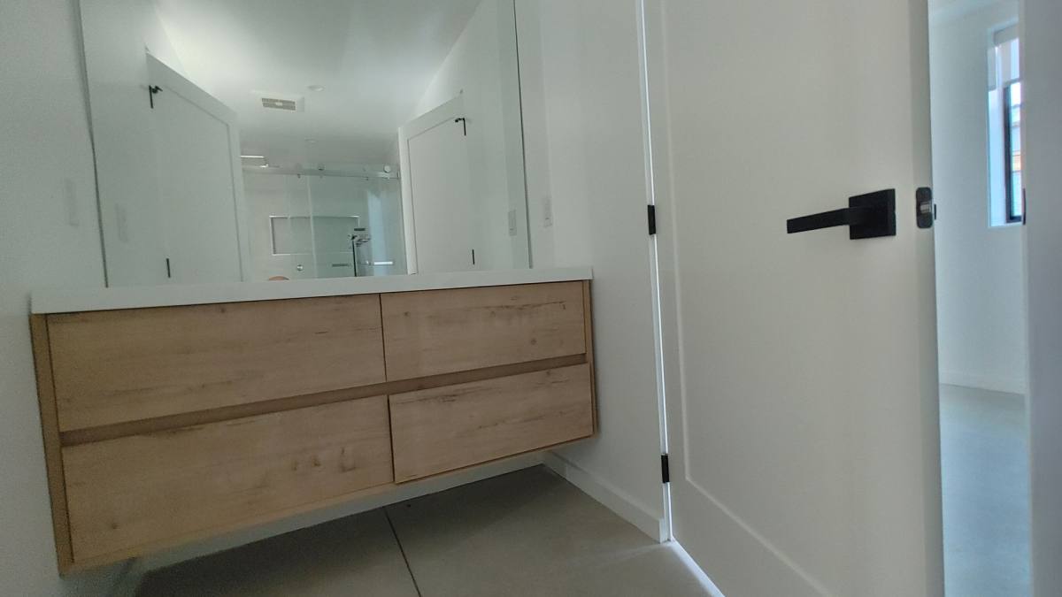 Apartment for rent at 2821 Colorado Ave, Santa Monica, CA 90404