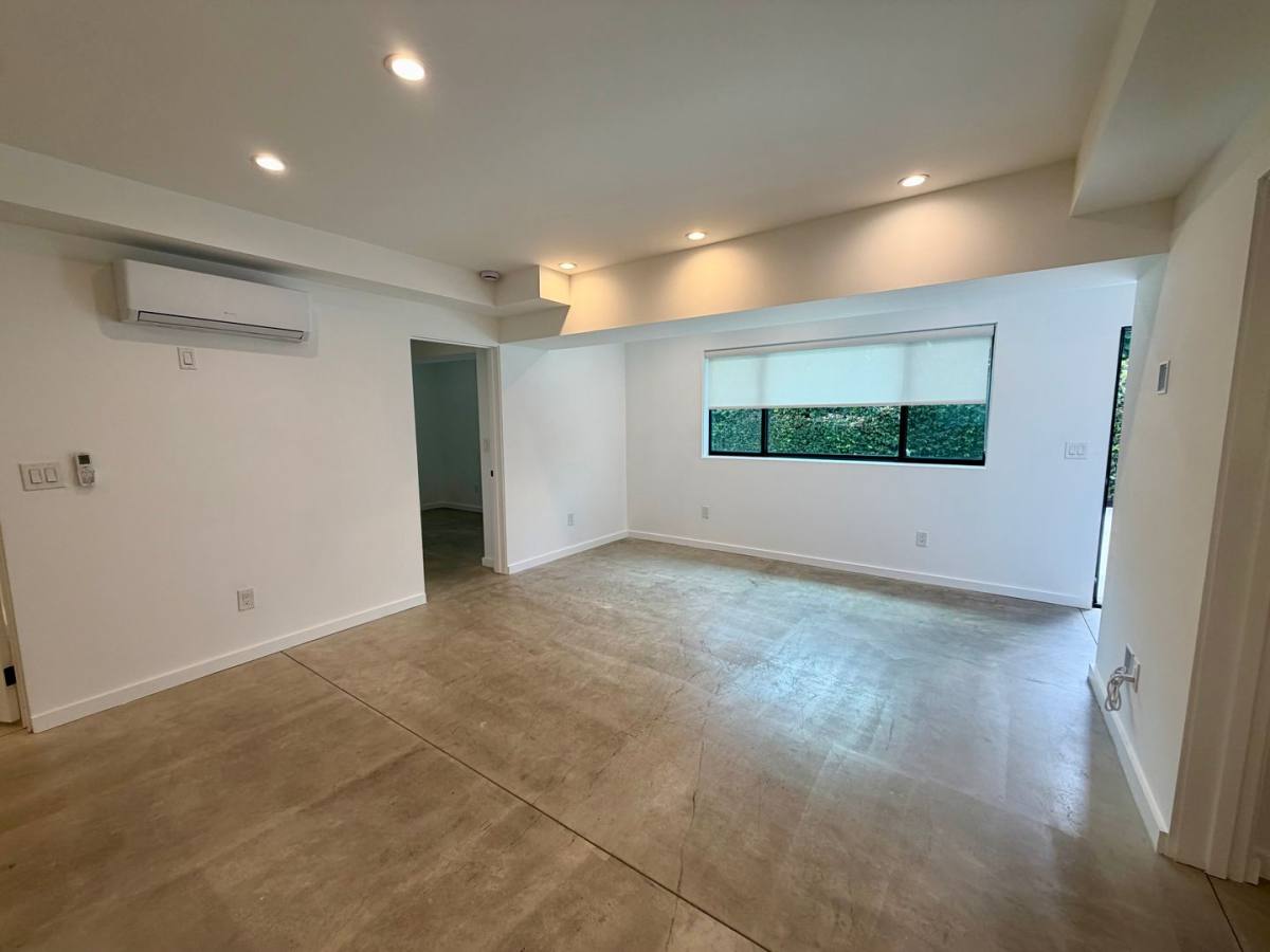 Apartment for rent at 2821 Colorado Ave, Santa Monica, CA 90404
