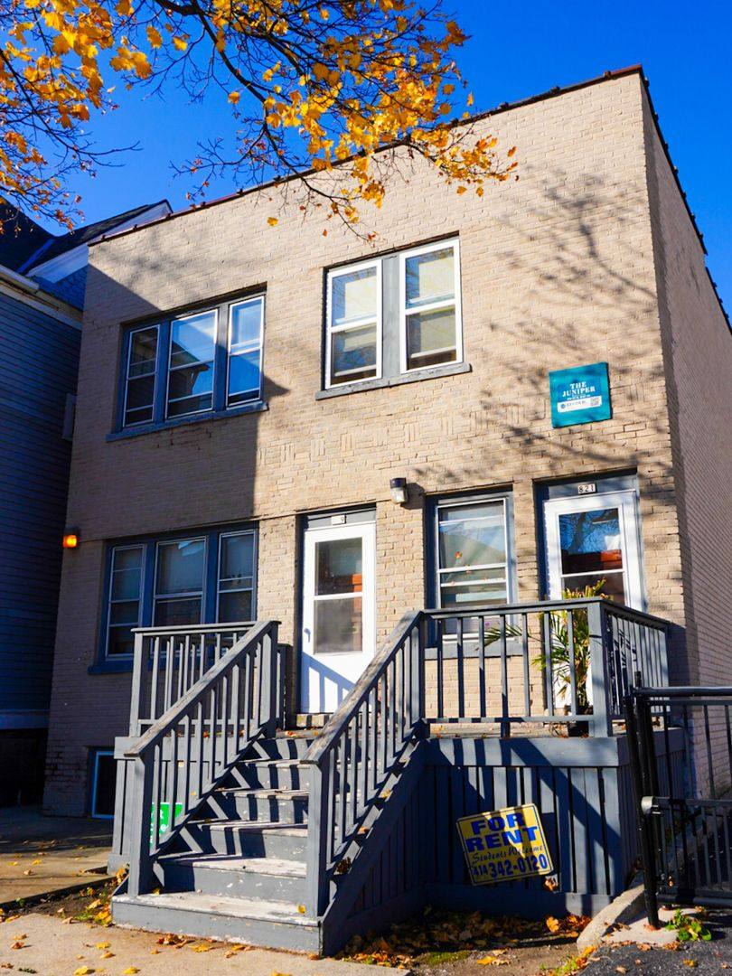 Apartment for rent at 819-21 N 21st, Milwaukee, WI 53233