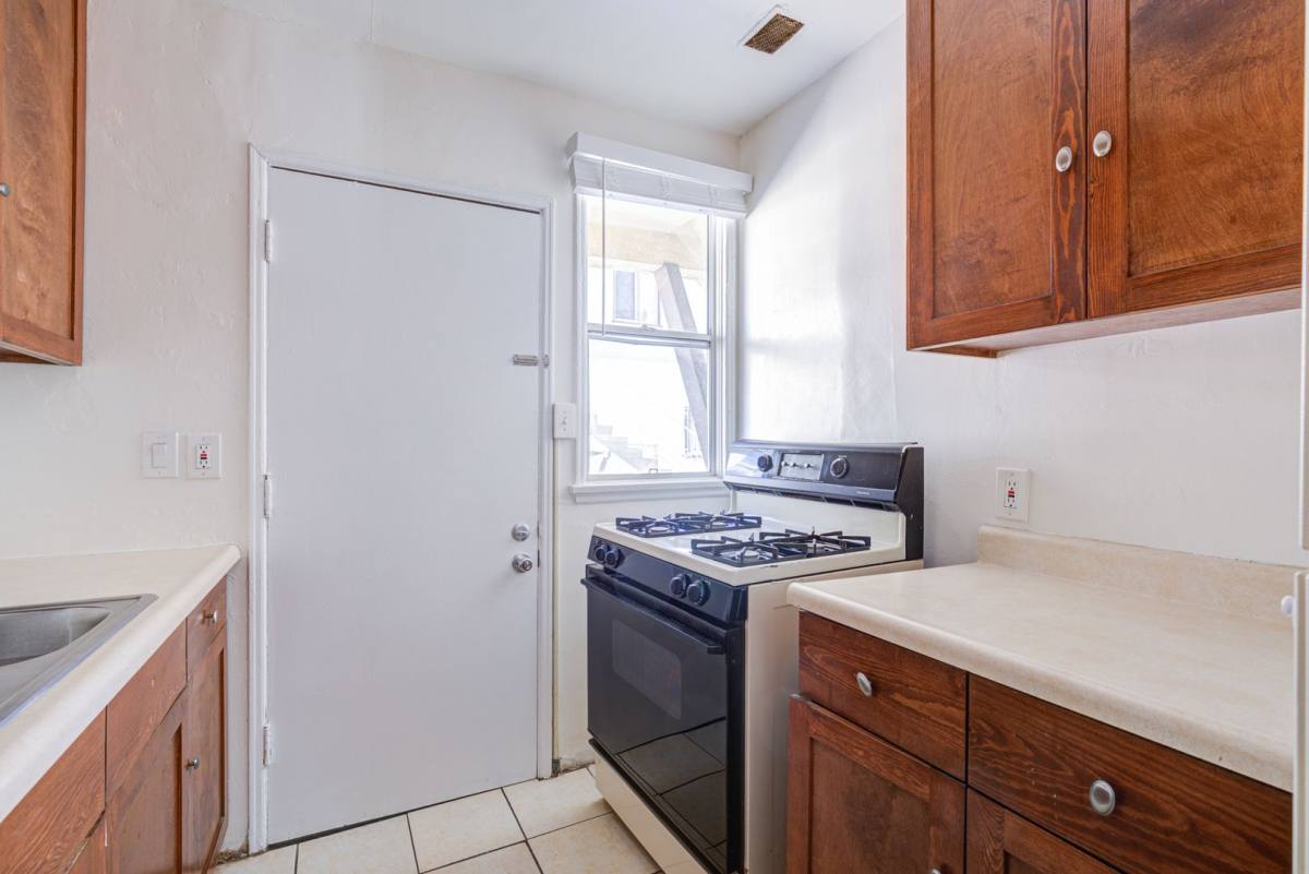 Apartment for rent at 5700 Corbett St, Los Angeles, CA 90016