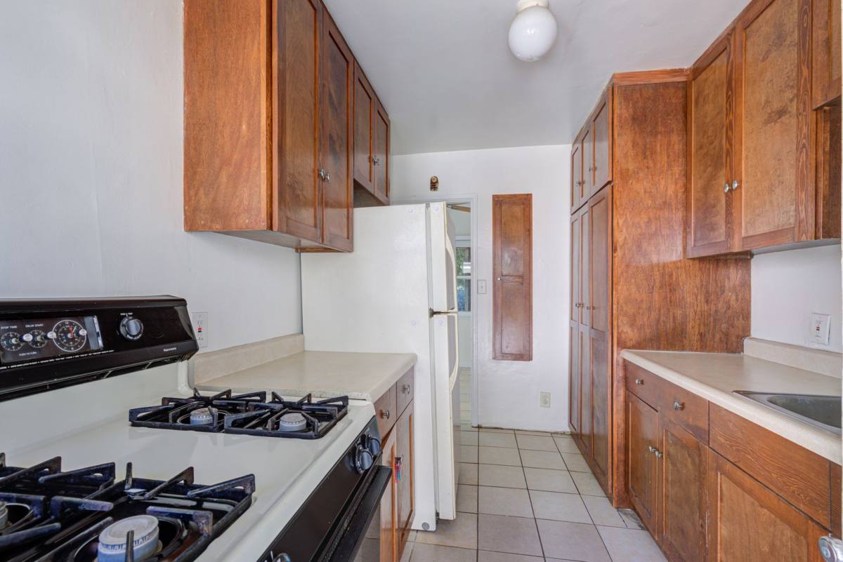 Apartment for rent at 5700 Corbett St, Los Angeles, CA 90016