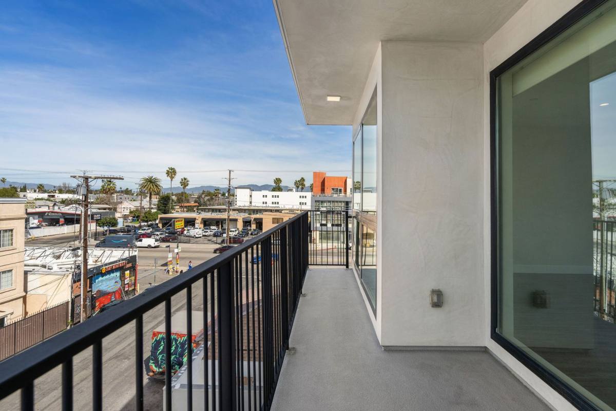 Apartment for rent at 5550 Bonner Ave, North Hollywood, CA 91601