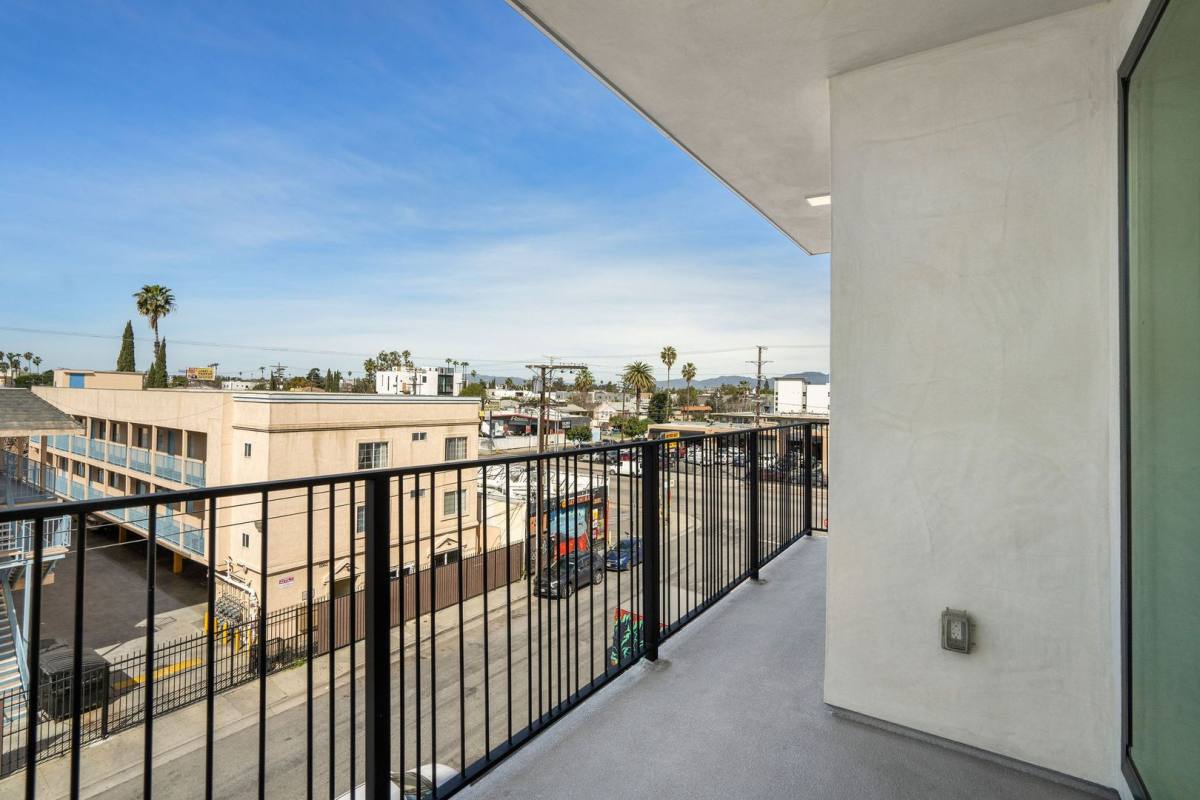 Apartment for rent at 5550 Bonner Ave, North Hollywood, CA 91601
