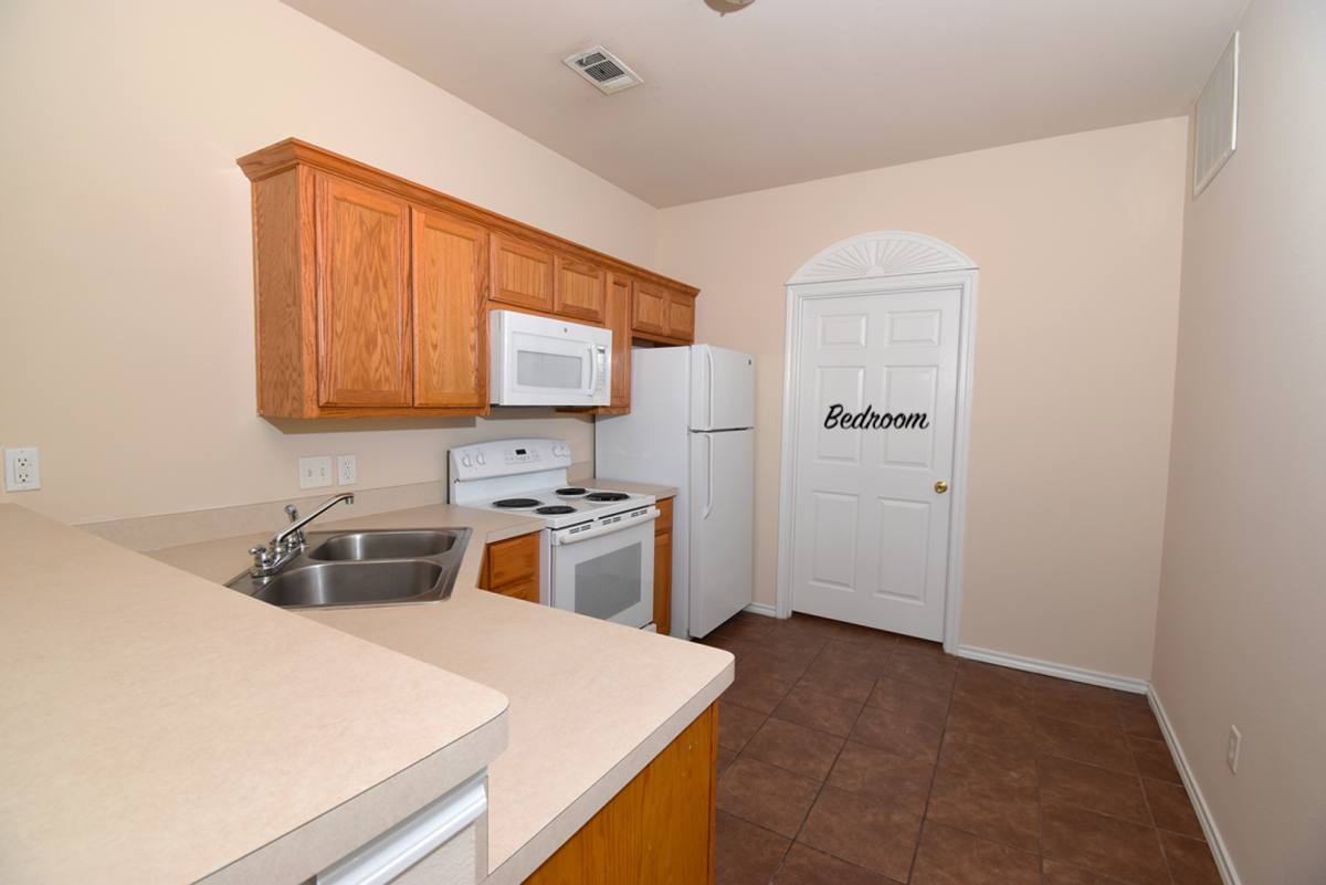 Apartment for rent at 2411 Bryan St, Commerce, TX 75428