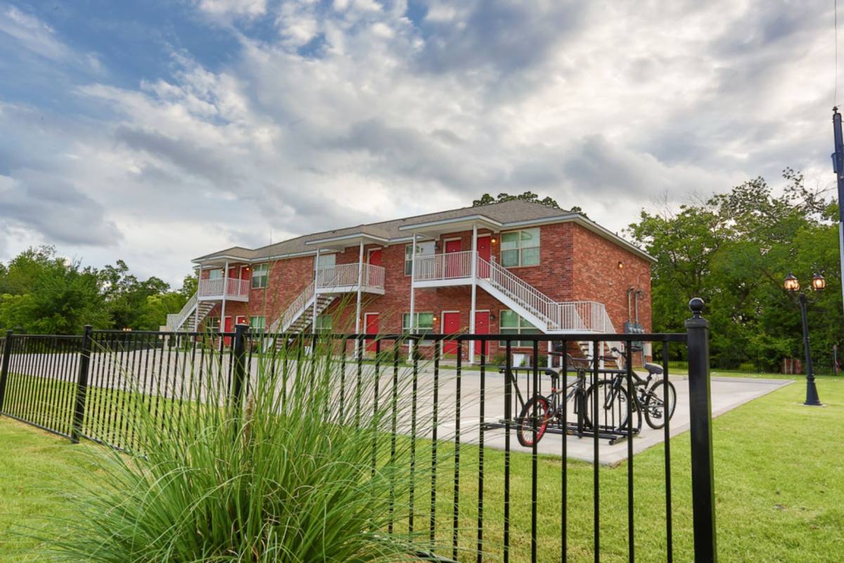 Apartment for rent at 2411 Bryan St, Commerce, TX 75428