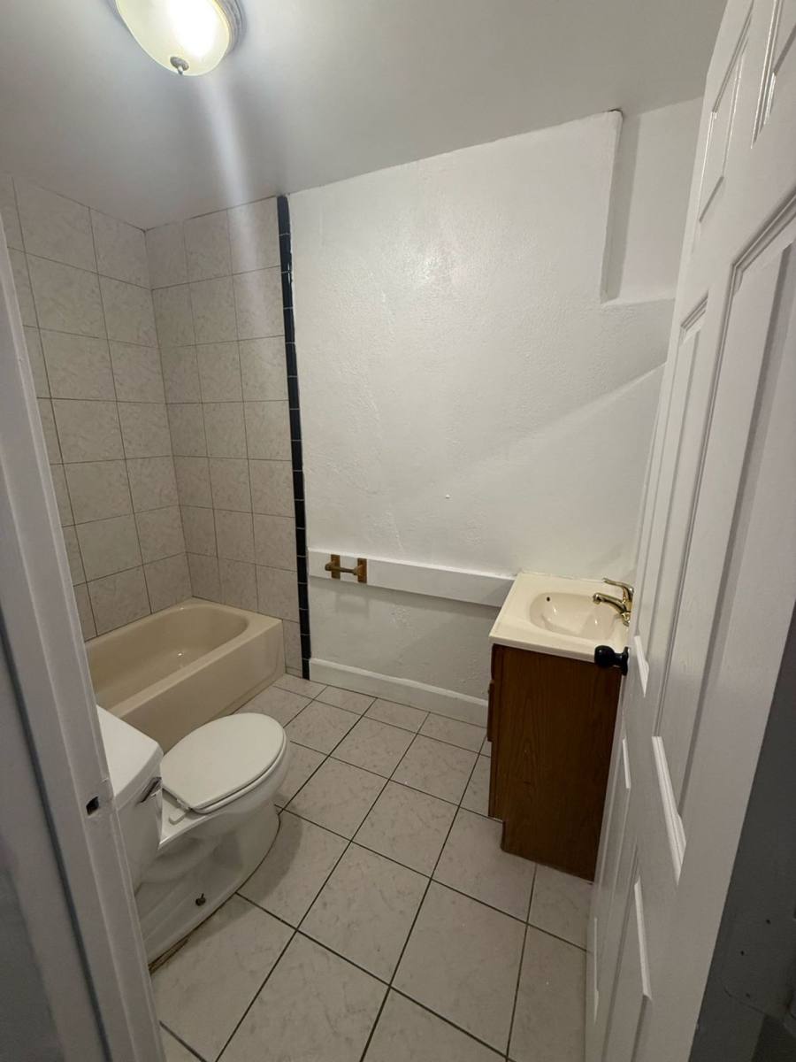 Apartment for rent at 8027 Ney Ave, Oakland, CA 94605