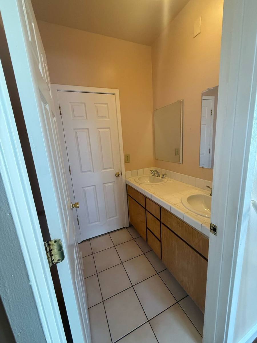 Apartment for rent at 8027 Ney Ave, Oakland, CA 94605
