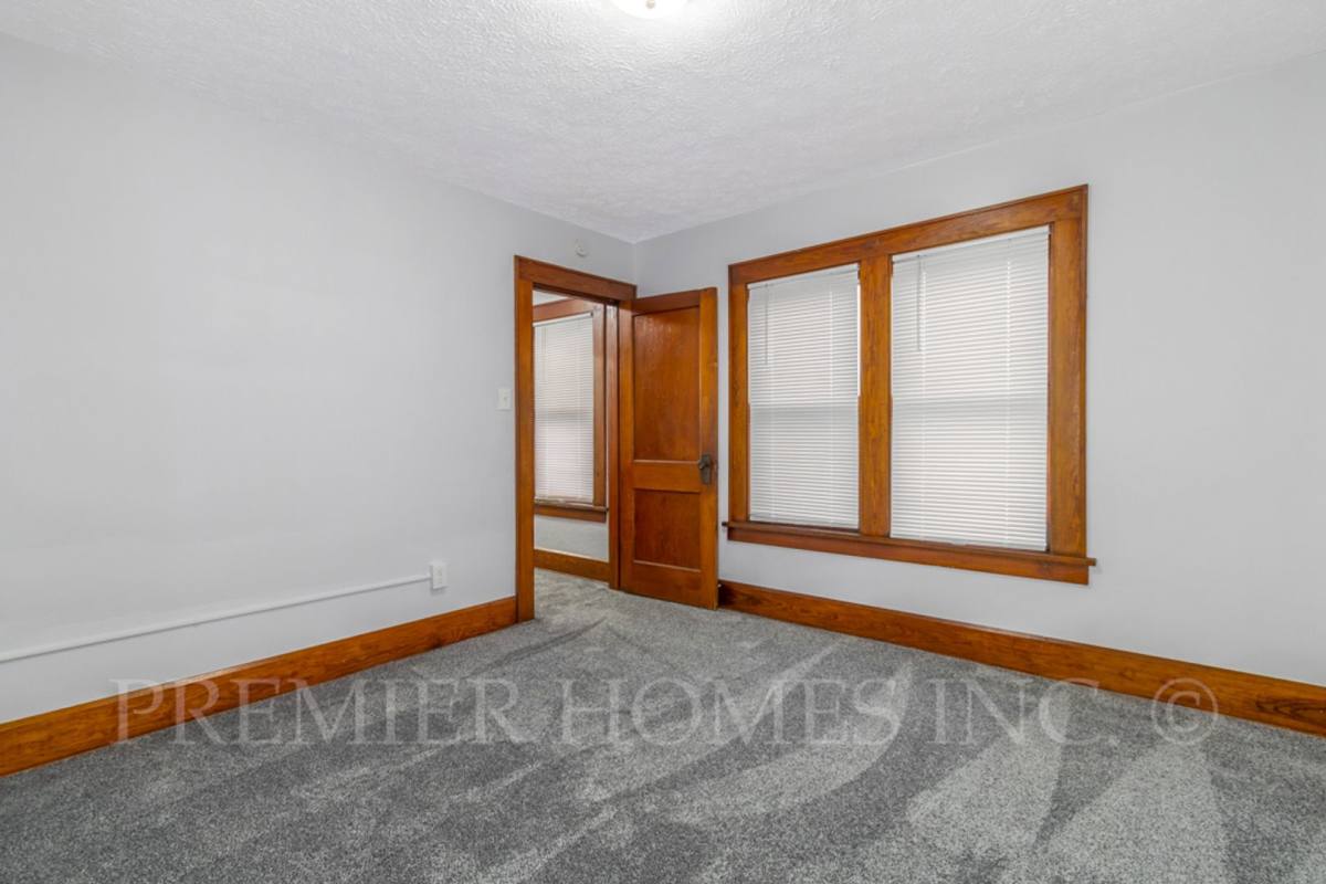Apartment for rent at 115-123 Louis Ave, Louisville, OH 44641