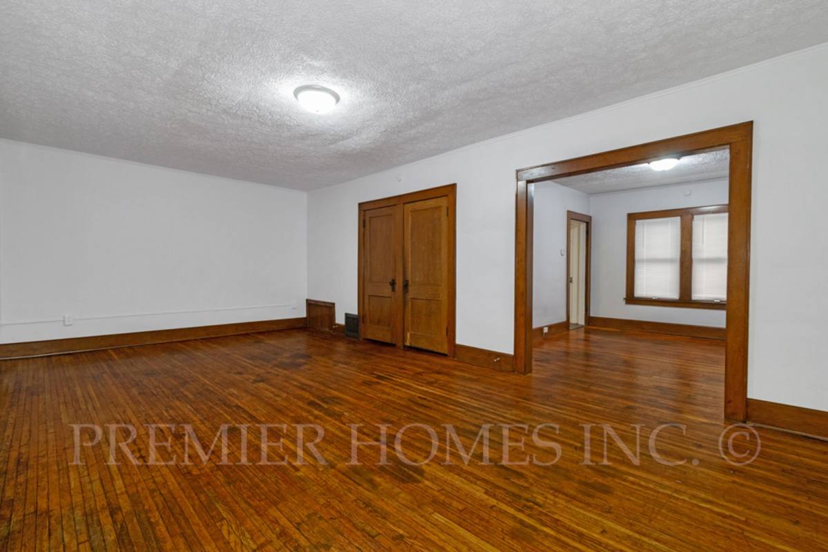 Apartment for rent at 115-123 Louis Ave, Louisville, OH 44641