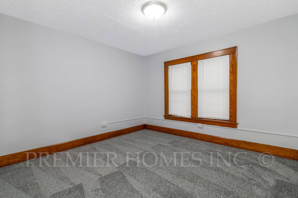 Apartment for rent at 115-123 Louis Ave, Louisville, OH 44641