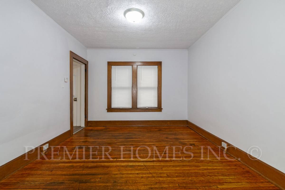 Apartment for rent at 115-123 Louis Ave, Louisville, OH 44641